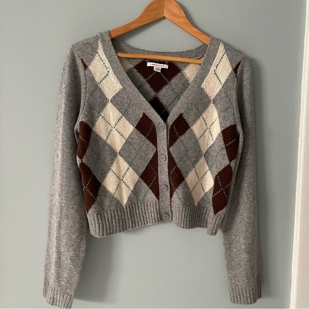 American Eagle Cropped Sweater
Womens M Gray Argyle
Academia Button Up - Picture 6 of 7